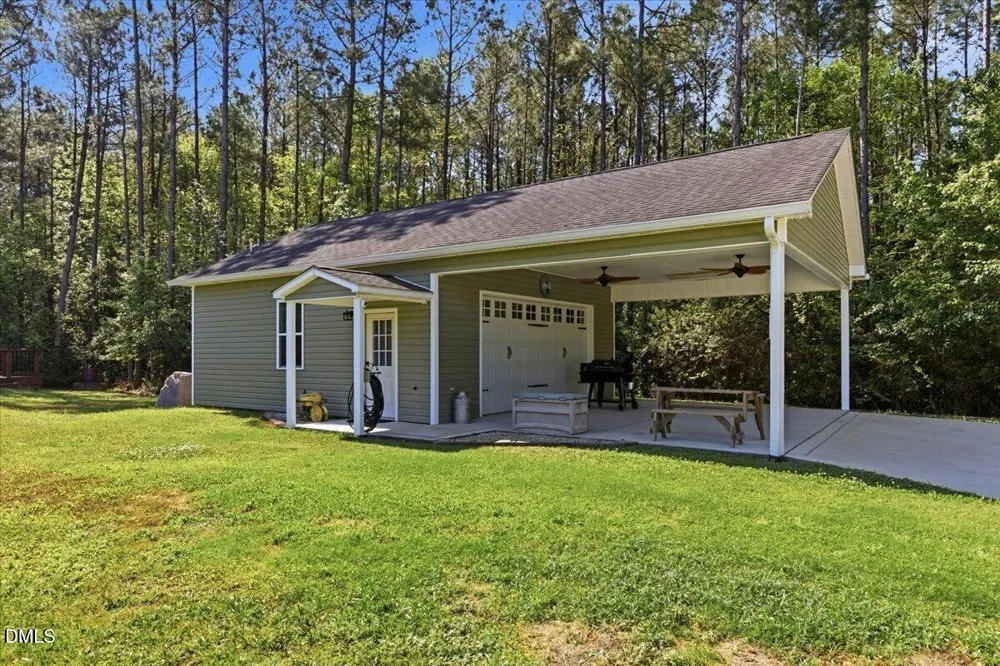 111 W Huckleberry Way Rocky Point, NC 28457