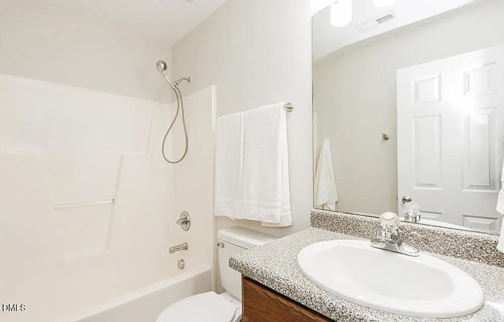 828 Jade Lane Winterville, NC 28590