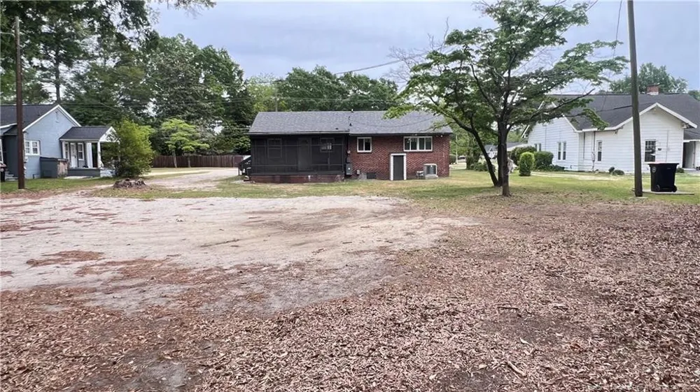 212 Peachtree Street Red Springs, NC 28377
