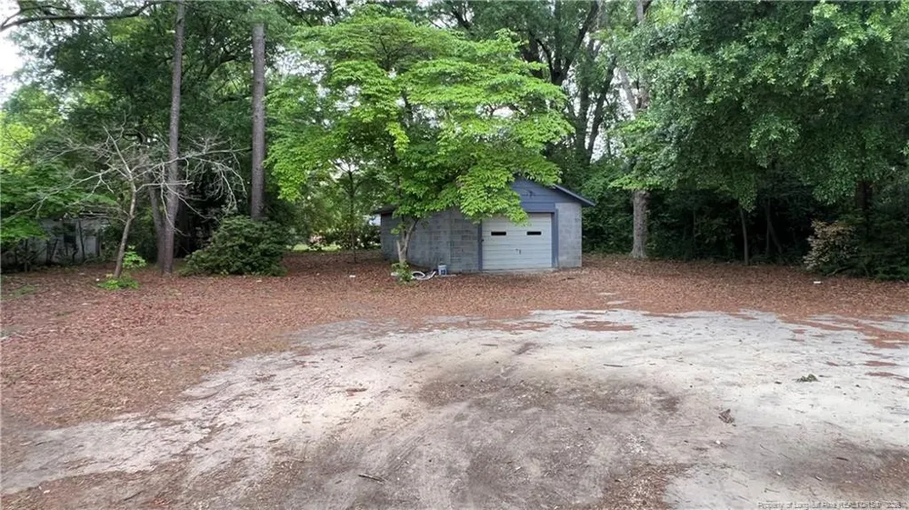 212 Peachtree Street Red Springs, NC 28377