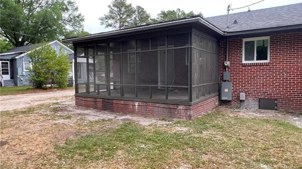 212 Peachtree Street Red Springs, NC 28377