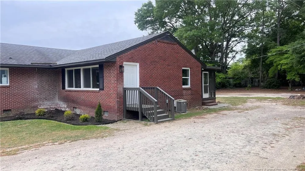 212 Peachtree Street Red Springs, NC 28377