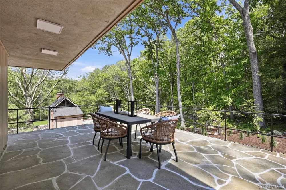39 Old Snake Hill Road Pound Ridge, NY 10576