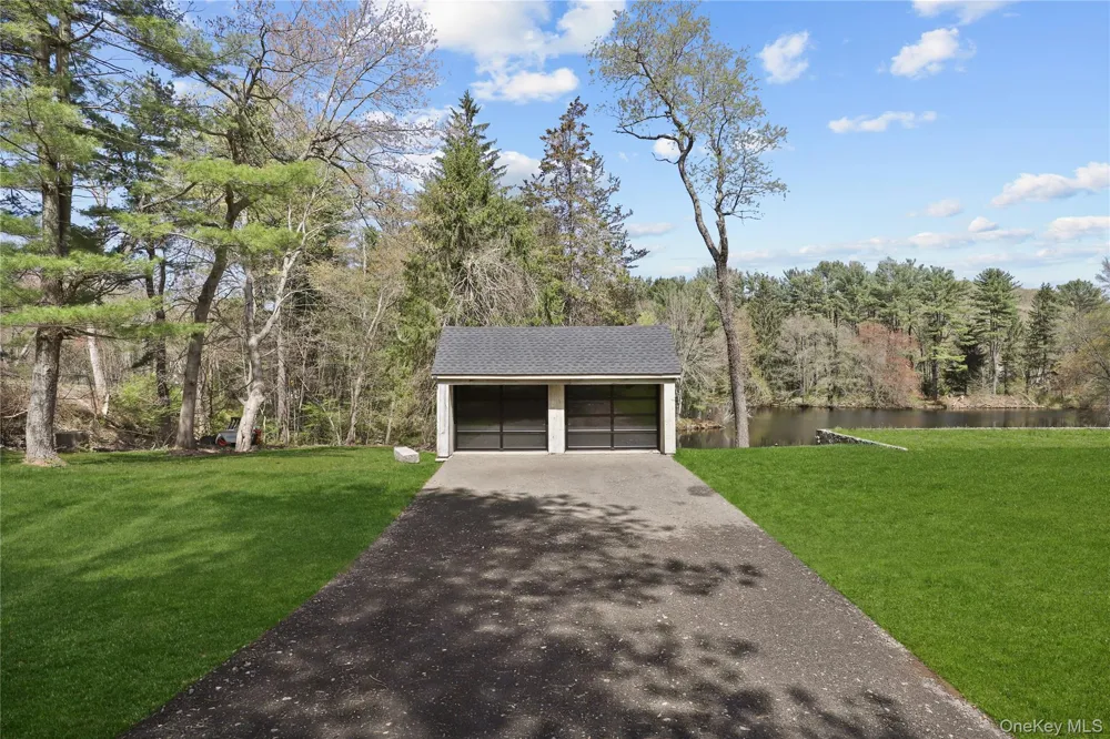 39 Old Snake Hill Road Pound Ridge, NY 10576