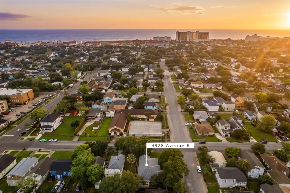 4928 Avenue R Galveston, TX 77551