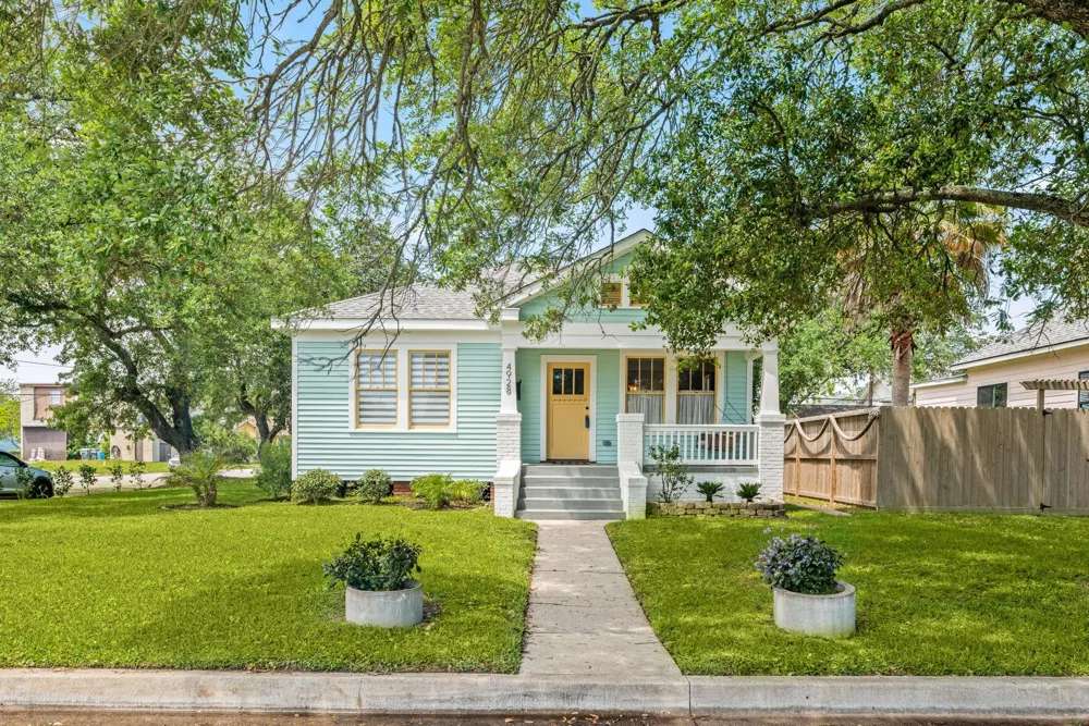 4928 Avenue R Galveston, TX 77551