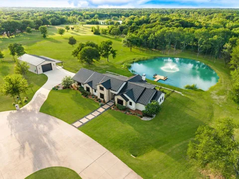 2100 Lake Crest Lane