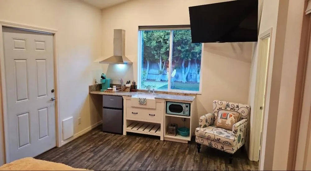 1962 E Baristo Road Palm Springs, CA 92262