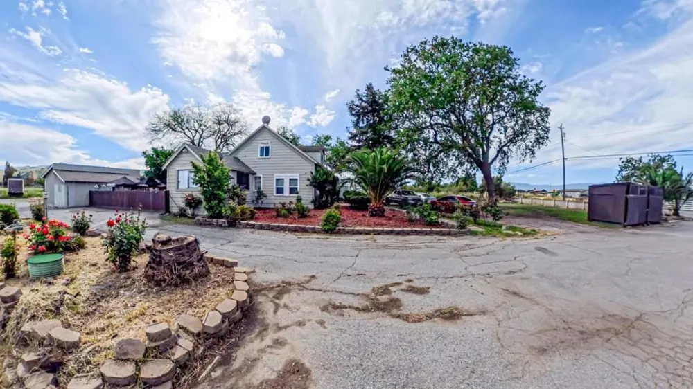 6501 Fairview Road Hollister, CA 95023