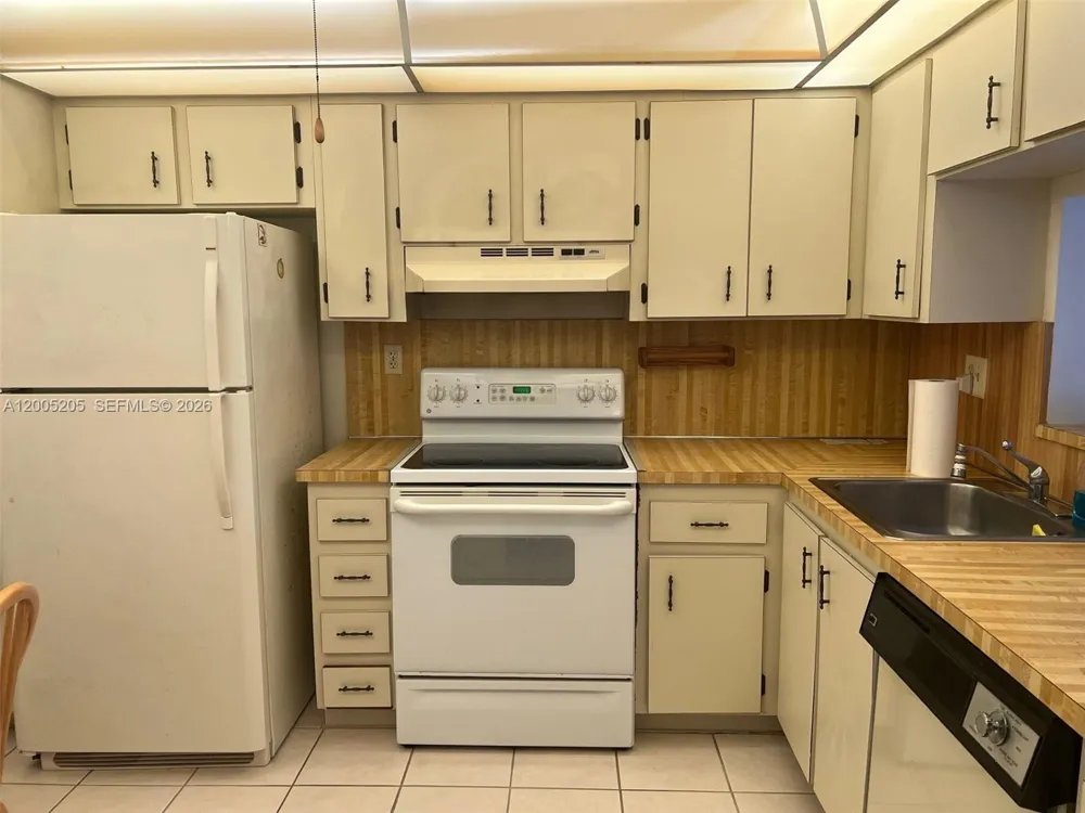 1101 Colony Point Cir #318 Pembroke Pines, FL 33026