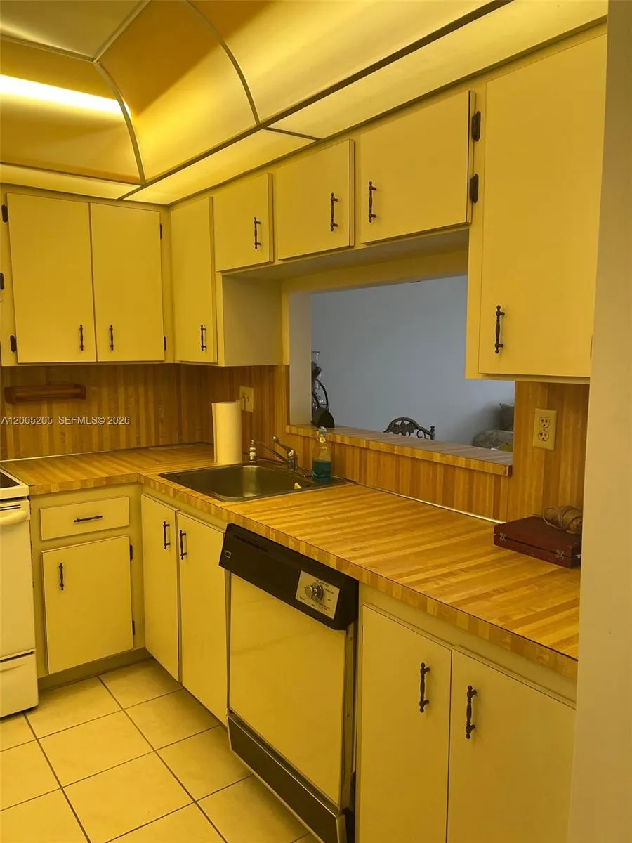 1101 Colony Point Cir #318 Pembroke Pines, FL 33026
