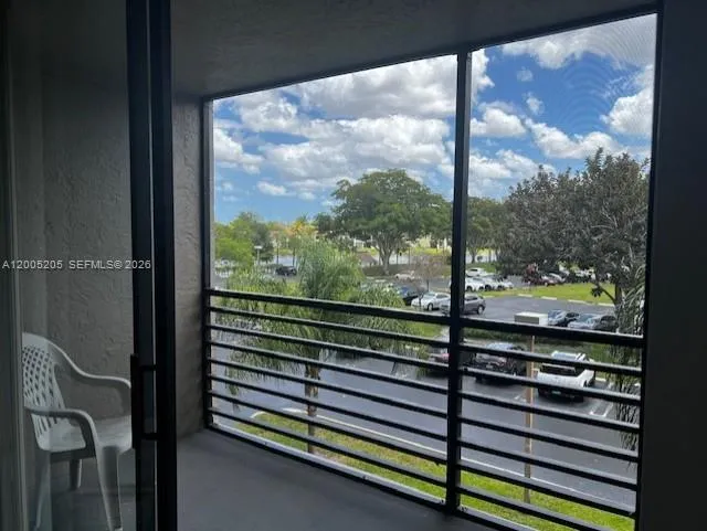 1101 Colony Point Cir #318 Pembroke Pines, FL 33026