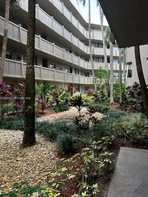 1101 Colony Point Cir #318 Pembroke Pines, FL 33026