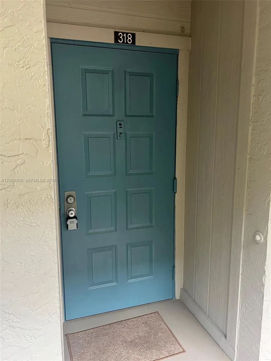 1101 Colony Point Cir #318 Pembroke Pines, FL 33026