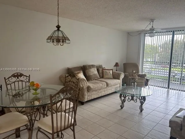 1101 Colony Point Cir #318 Pembroke Pines, FL 33026