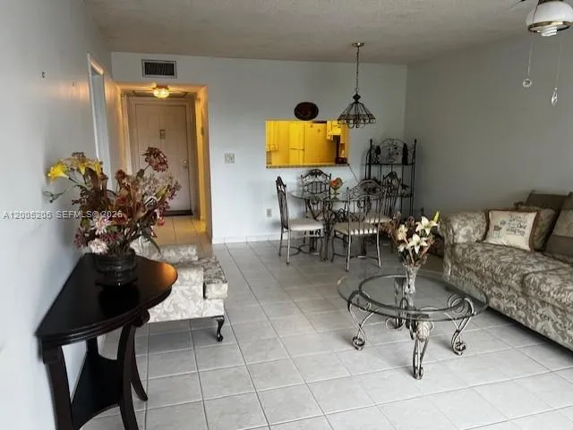 1101 Colony Point Cir #318 Pembroke Pines, FL 33026