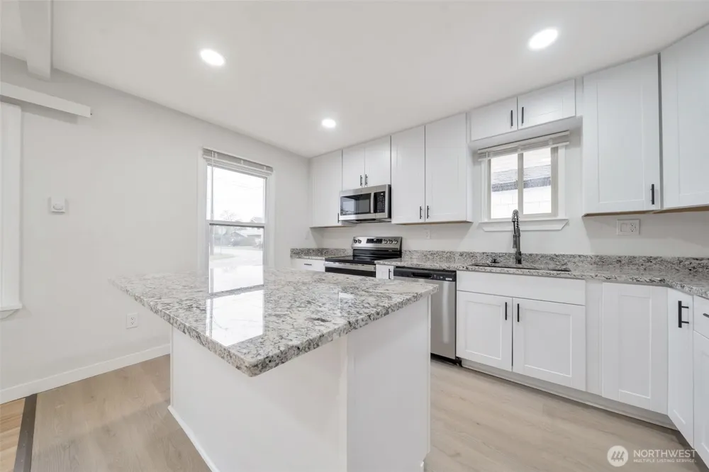 904 B STREET SE Auburn, WA 98002