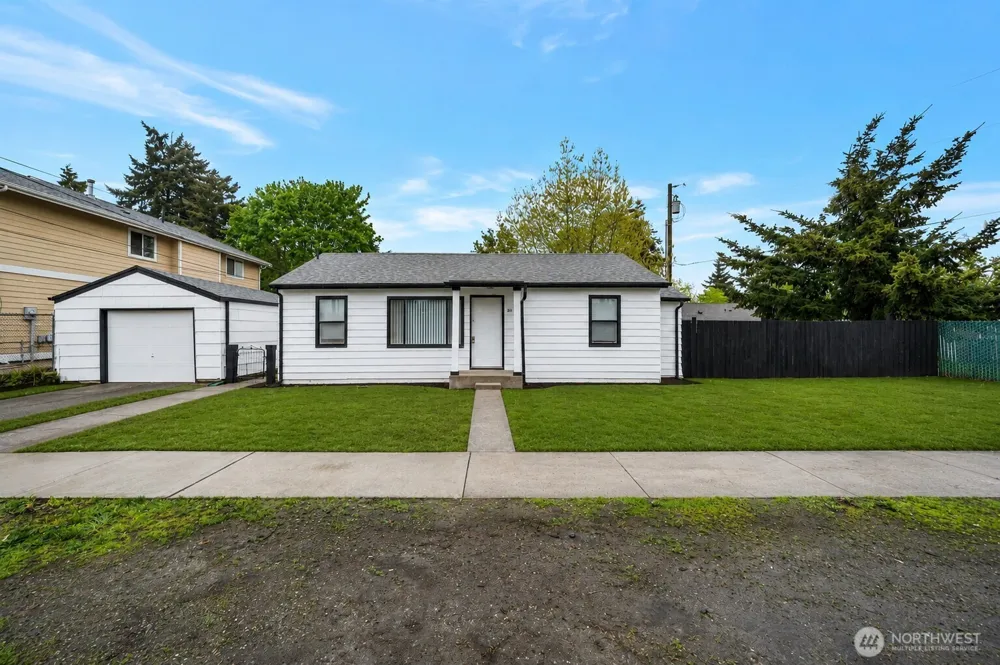 904 B STREET SE Auburn, WA 98002