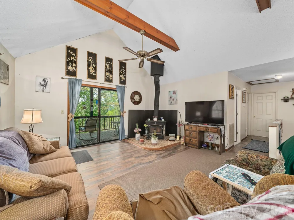 129 Kantagree Drive Bakersville, NC 28705