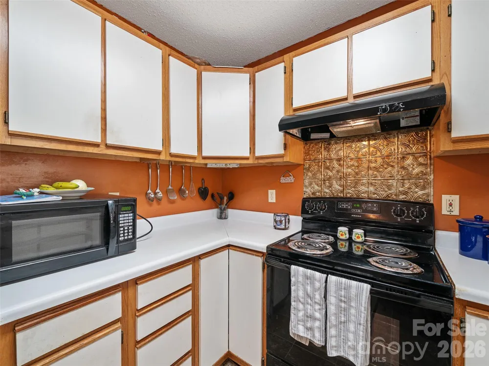 129 Kantagree Drive Bakersville, NC 28705