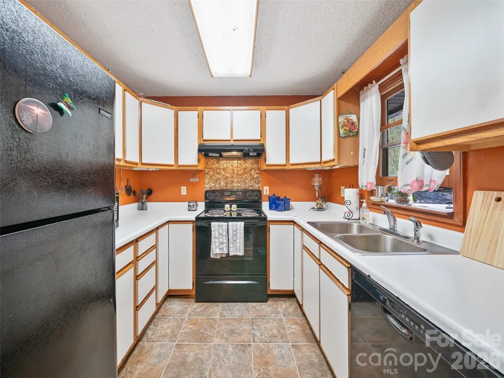 129 Kantagree Drive Bakersville, NC 28705