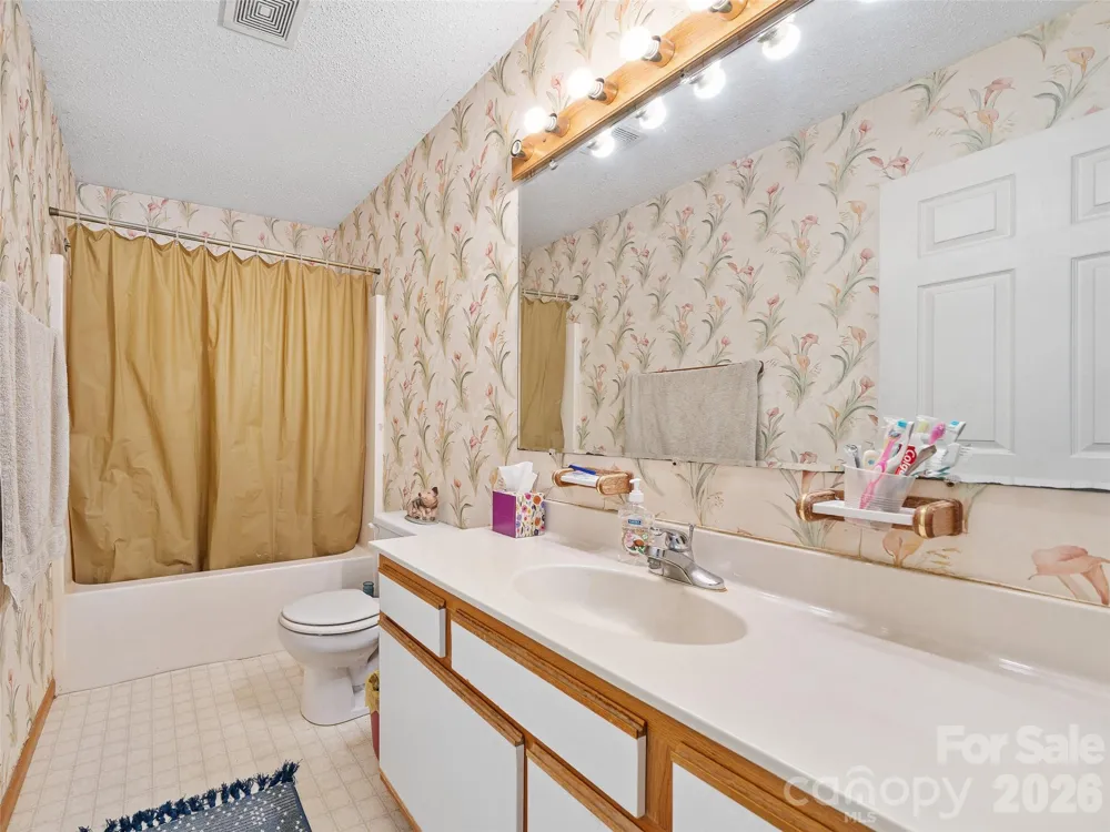 129 Kantagree Drive Bakersville, NC 28705