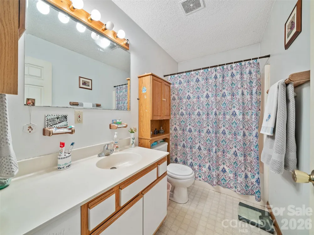 129 Kantagree Drive Bakersville, NC 28705