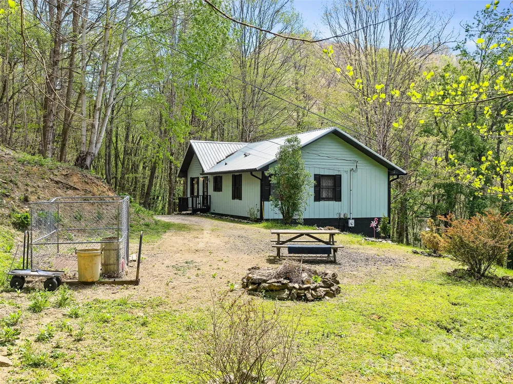 129 Kantagree Drive Bakersville, NC 28705
