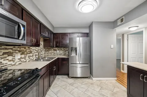 555 N DuPont Ave #D92