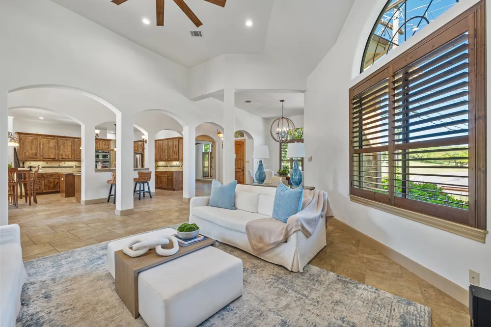 402 Zephyr Street Lakeway, TX 78734