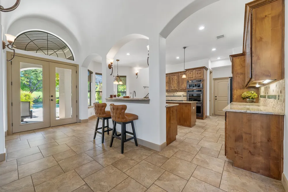 402 Zephyr Street Lakeway, TX 78734