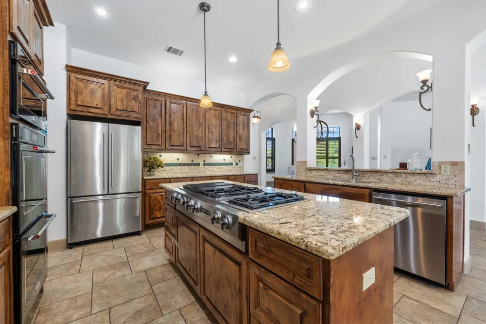 402 Zephyr Street Lakeway, TX 78734