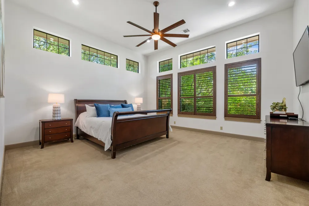 402 Zephyr Street Lakeway, TX 78734
