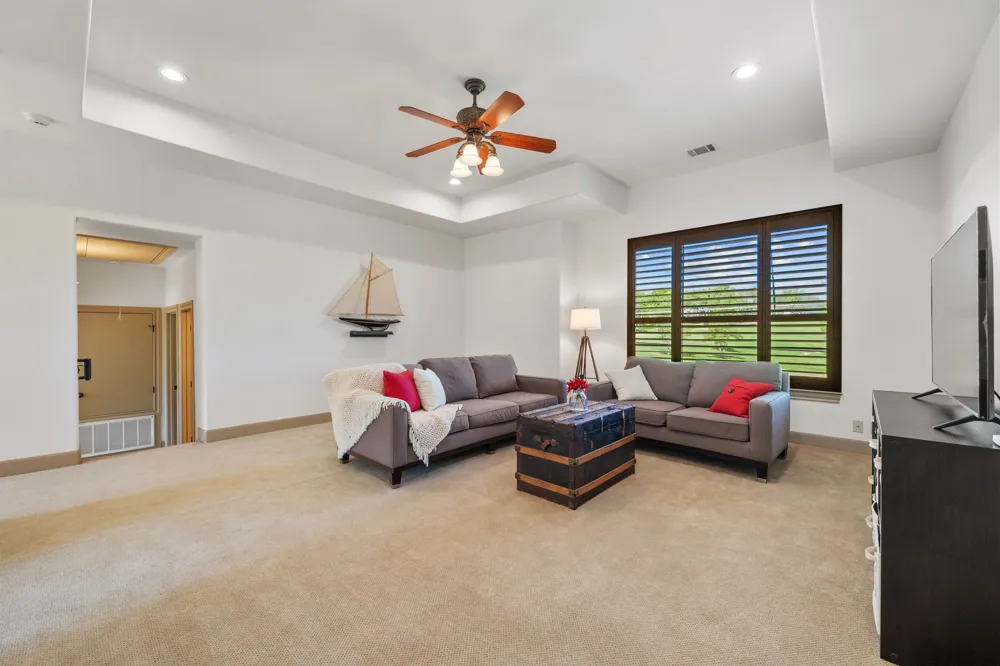 402 Zephyr Street Lakeway, TX 78734