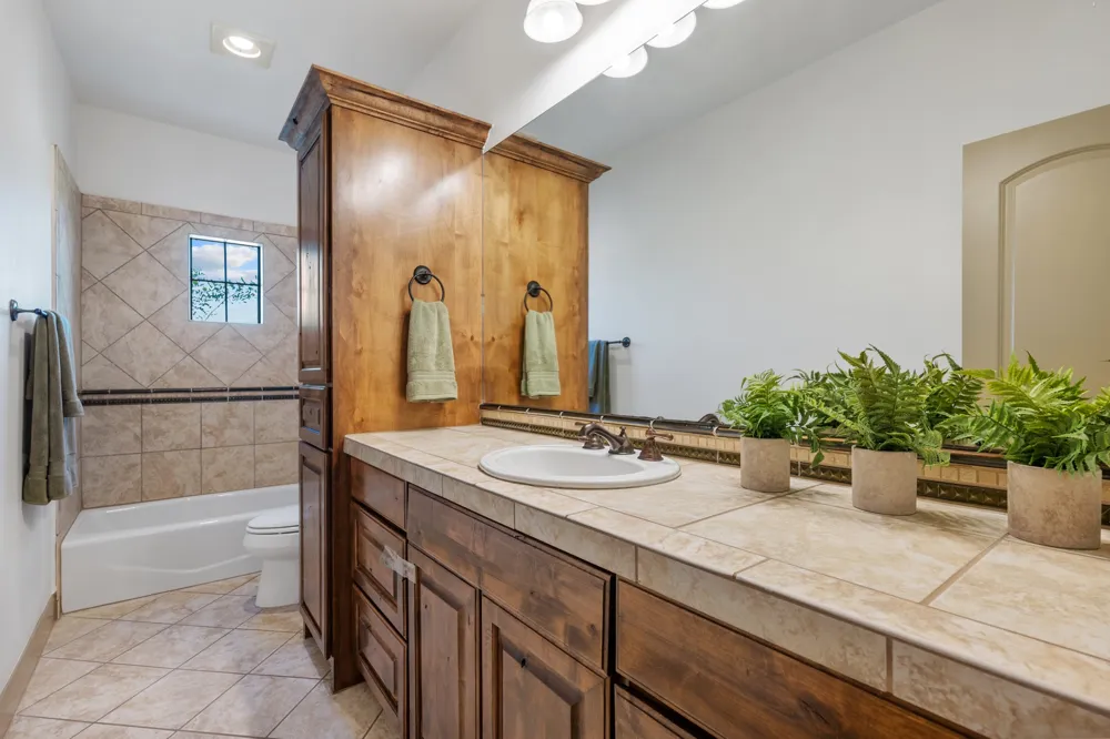 402 Zephyr Street Lakeway, TX 78734