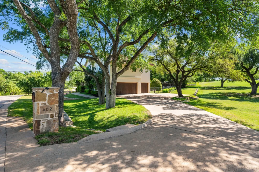 402 Zephyr Street Lakeway, TX 78734