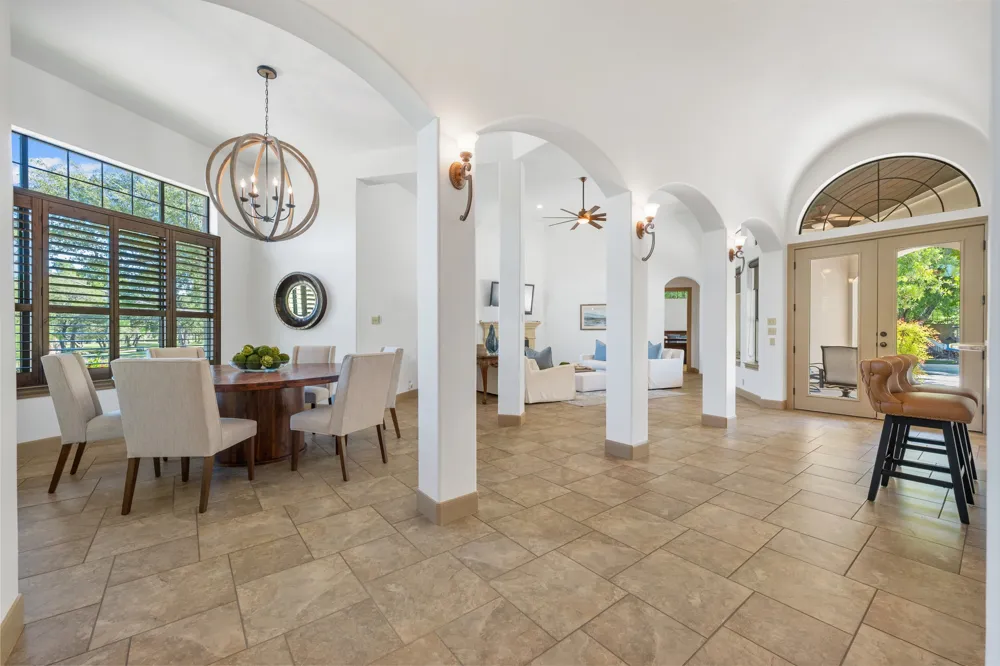 402 Zephyr Street Lakeway, TX 78734