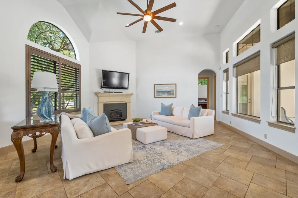 402 Zephyr Street Lakeway, TX 78734