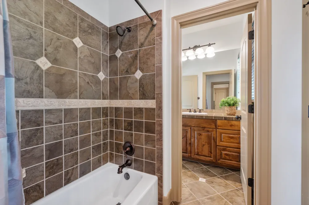 402 Zephyr Street Lakeway, TX 78734