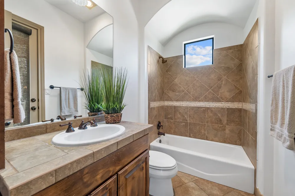 402 Zephyr Street Lakeway, TX 78734