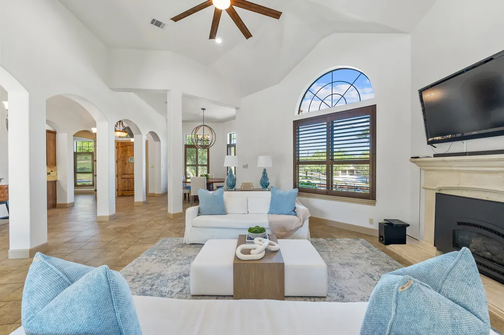 402 Zephyr Street Lakeway, TX 78734