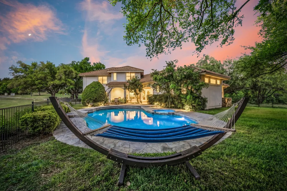 402 Zephyr Street Lakeway, TX 78734