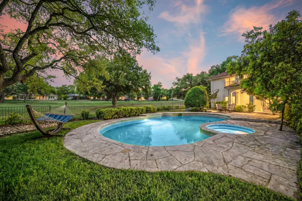 402 Zephyr Street Lakeway, TX 78734