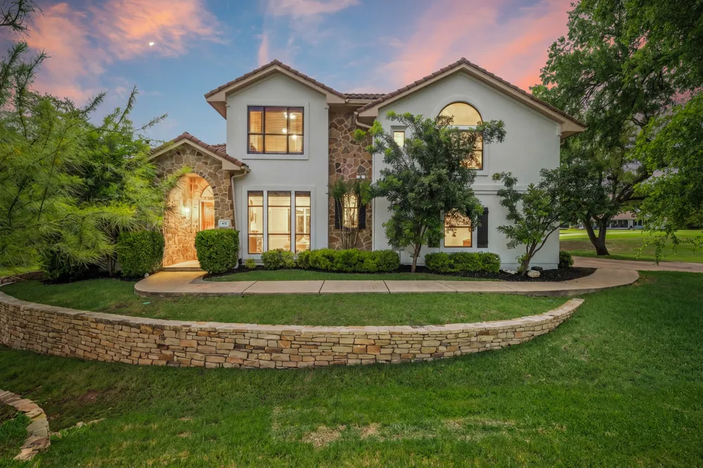 402 Zephyr Street Lakeway, TX 78734