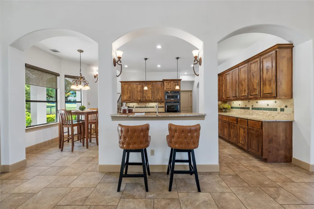 402 Zephyr Street Lakeway, TX 78734