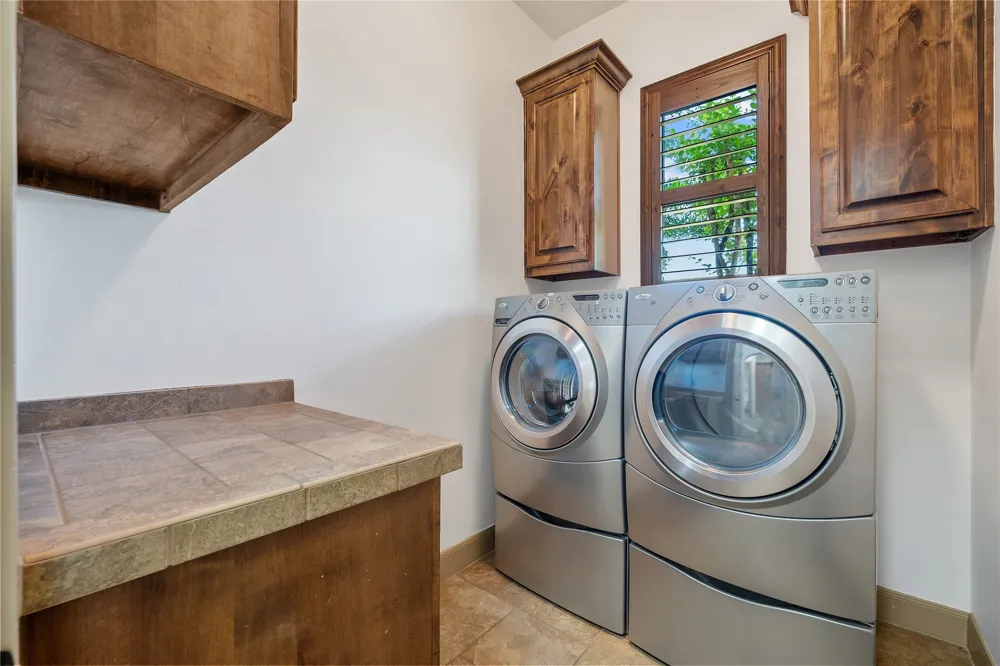 402 Zephyr Street Lakeway, TX 78734