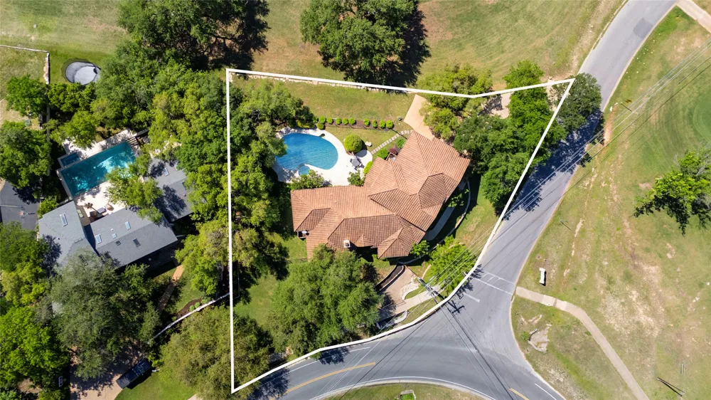 402 Zephyr Street Lakeway, TX 78734