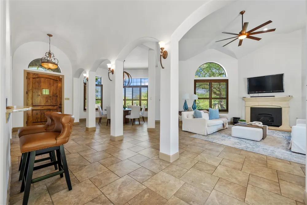 402 Zephyr Street Lakeway, TX 78734
