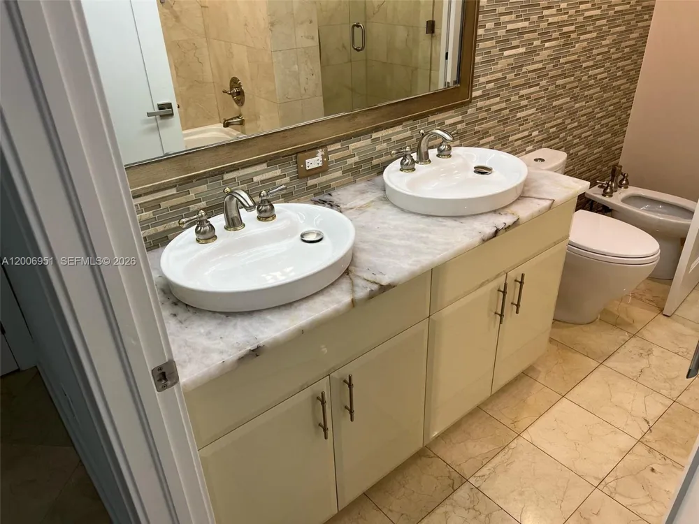 6365 Collins Ave #906 Miami Beach, FL 33141