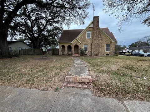 203 W Park Lane